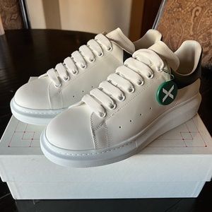 Men’s Alexander McQueen Oversized Sneaker White size 44